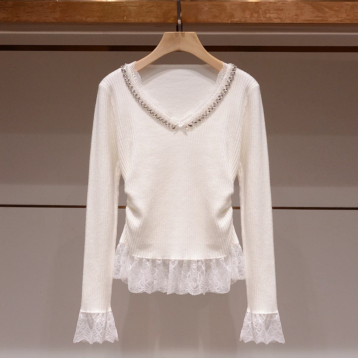 Unique and beautiful top winter Zhuoya 2025 spring new bow ruffled diamond lace blue sweater