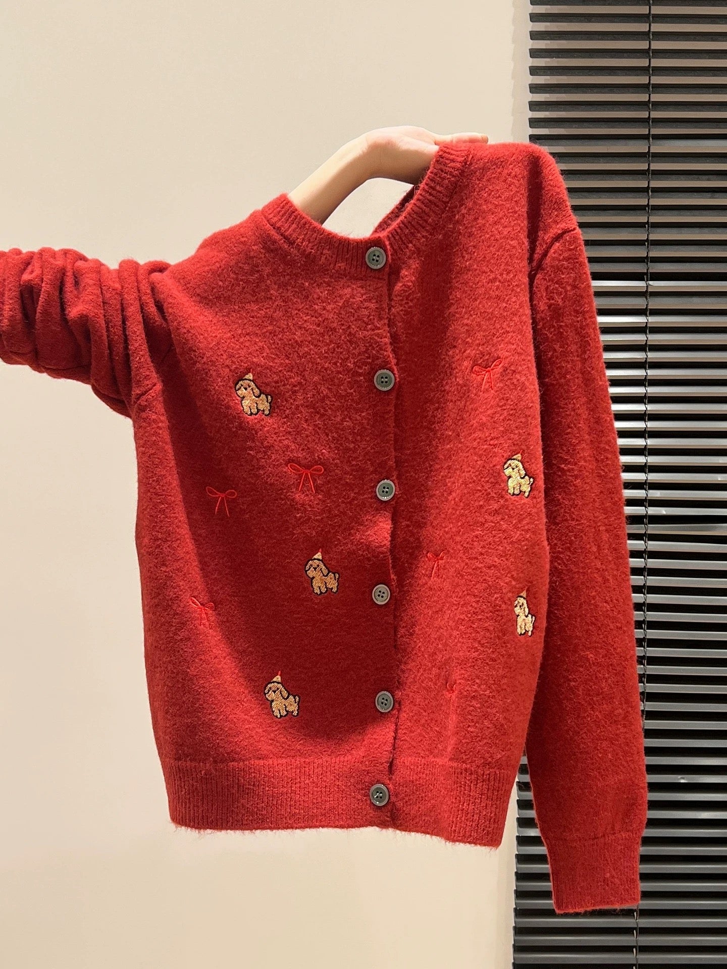 Embroidered buttoned round neck long-sleeved knitted cardigan women's 2025 autumn and winter new outerwear sweater thickened top