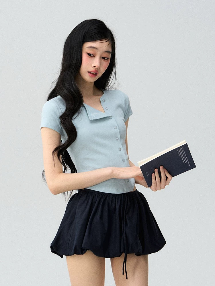 OIOI ESSE French-style fitted top with a flattering, slimming silhouette. Summer single-breasted short-sleeved T-shirt/base layer.