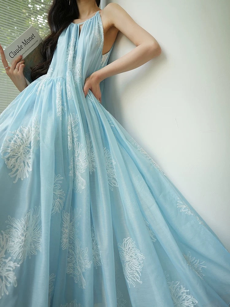 Aconiconi|Yunjian French seaside resort style heavy embroidery halter neck suspender long dress Xia Xin