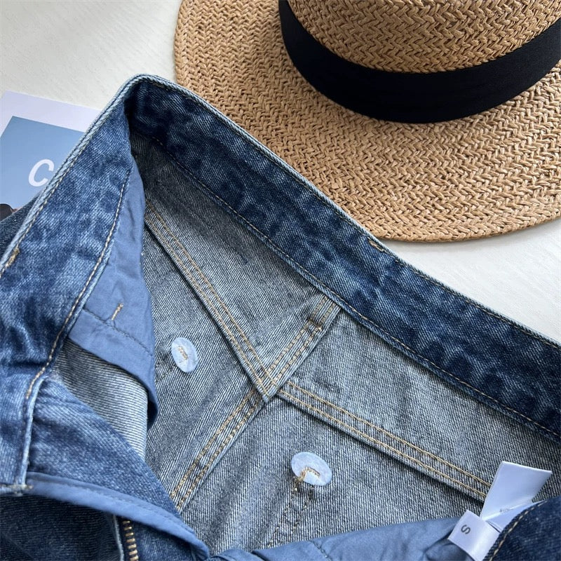 Long, slender legs! Stylish and retro high-waisted slim-fit wide-leg jeans for women.