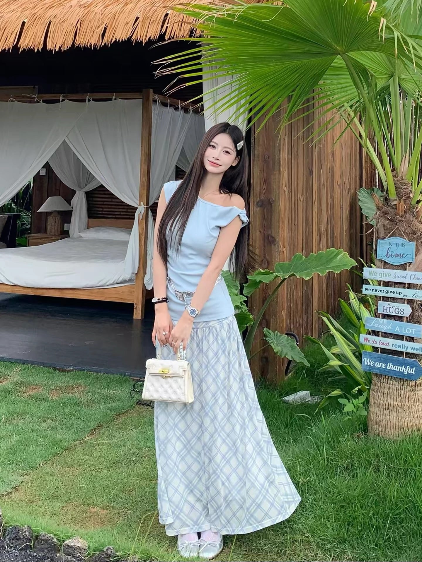 A gentle, Korean-style OOTD outfit set for women, featuring a slim-fit Lee Nhi Boutique A gentle, Korean-style OOTD outfit set for women, featuring a slim-fit Lee Nhi Boutique