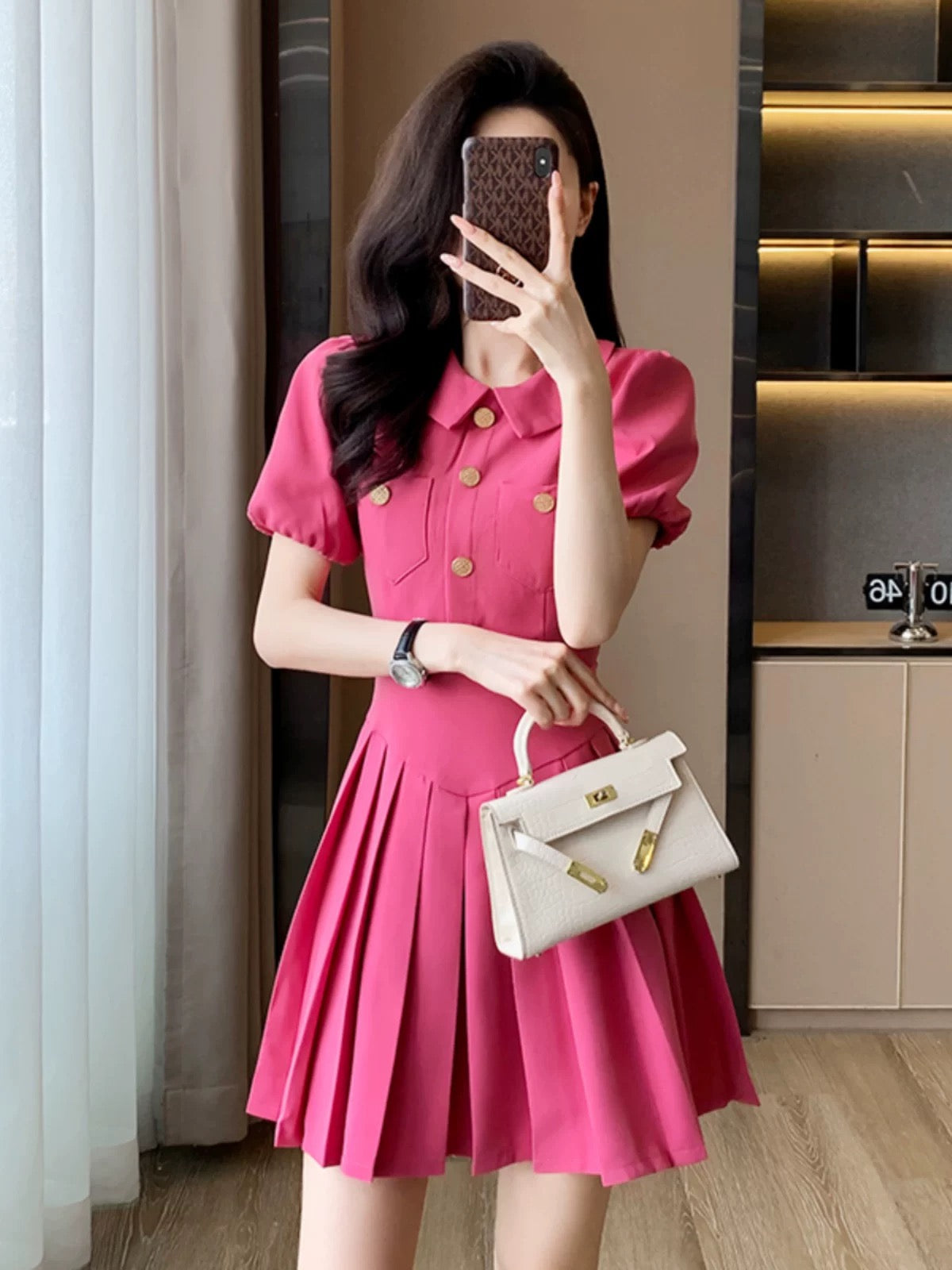 Stylish and elegant summer dress for petite women, short style, high-end, fitted, chic, pleated skirt.
