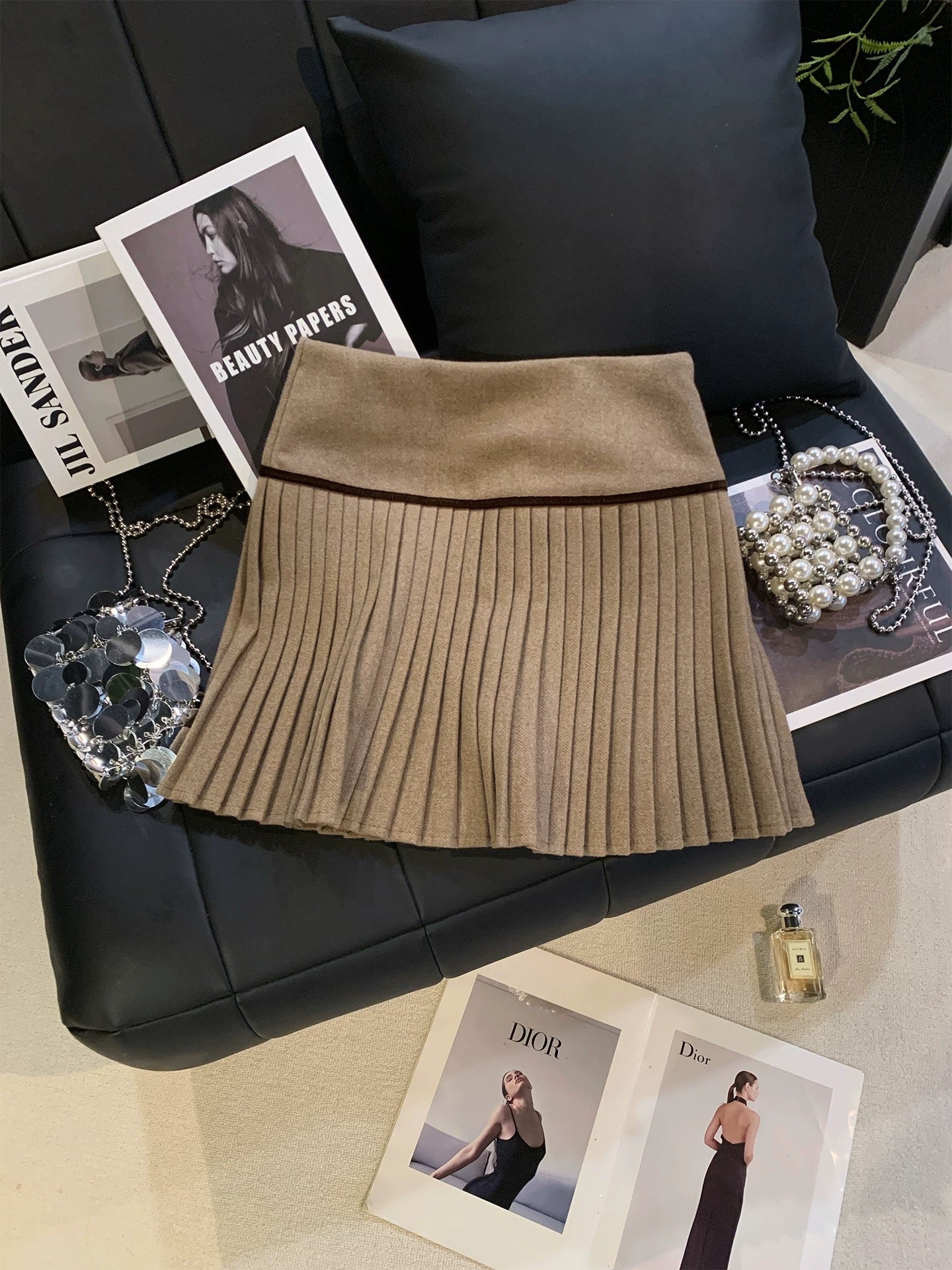 ZHOUYI/Monday A-line mini skirt with a stylish and versatile design, perfect for autumn and winter, youthful and flattering, slimming and flattering.