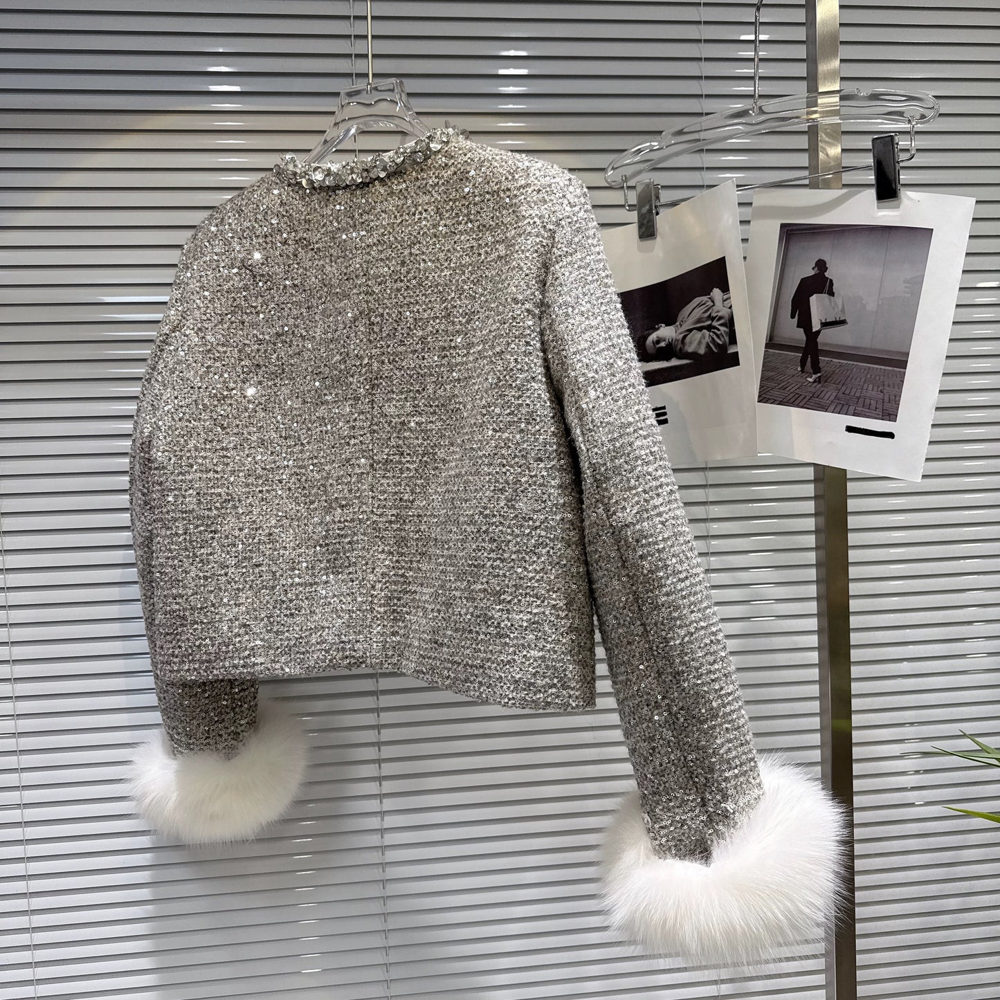 Popular online style, 2025 winter new high-end couture style elegant wool down short coat with fox fur sleeves and beaded trim.