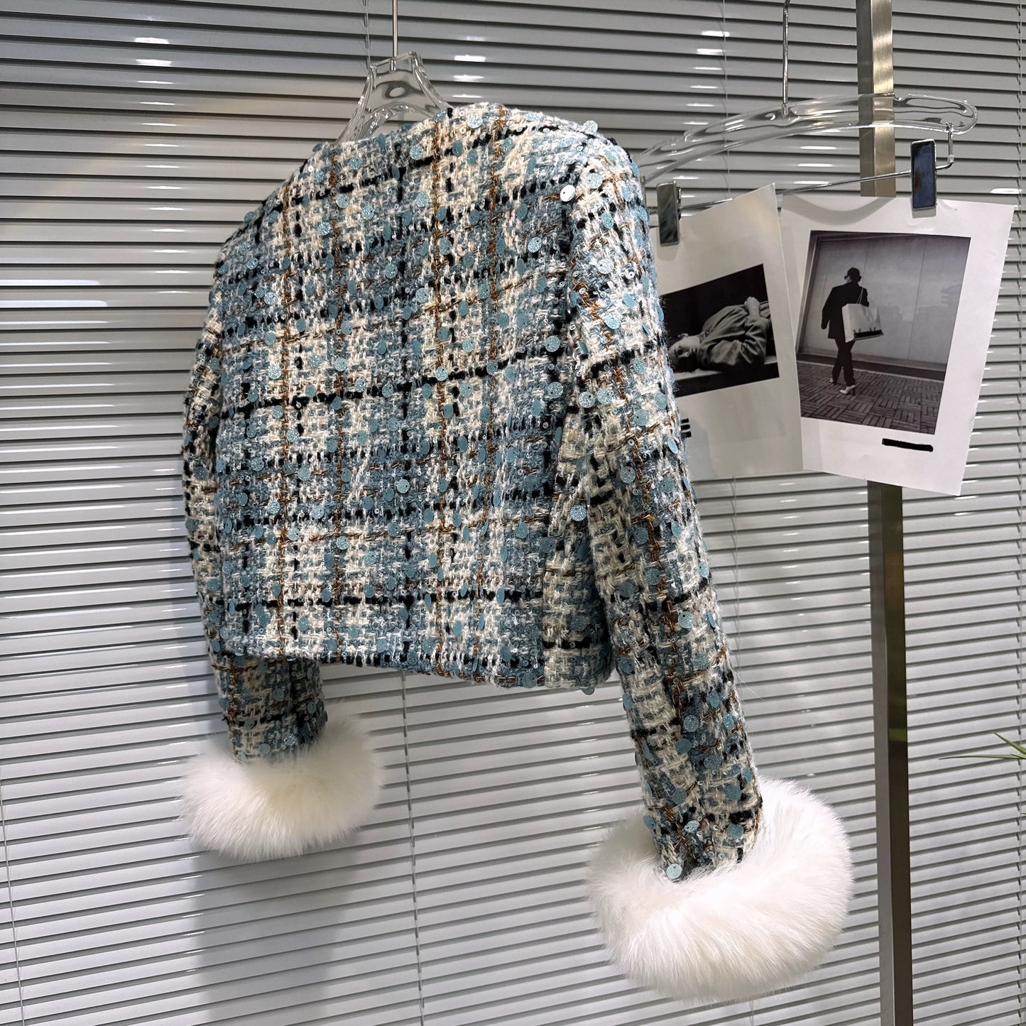 Popular online style, 2025 winter new high-end elegant short jacket with fox fur sleeves and colorful tweed down lining.
