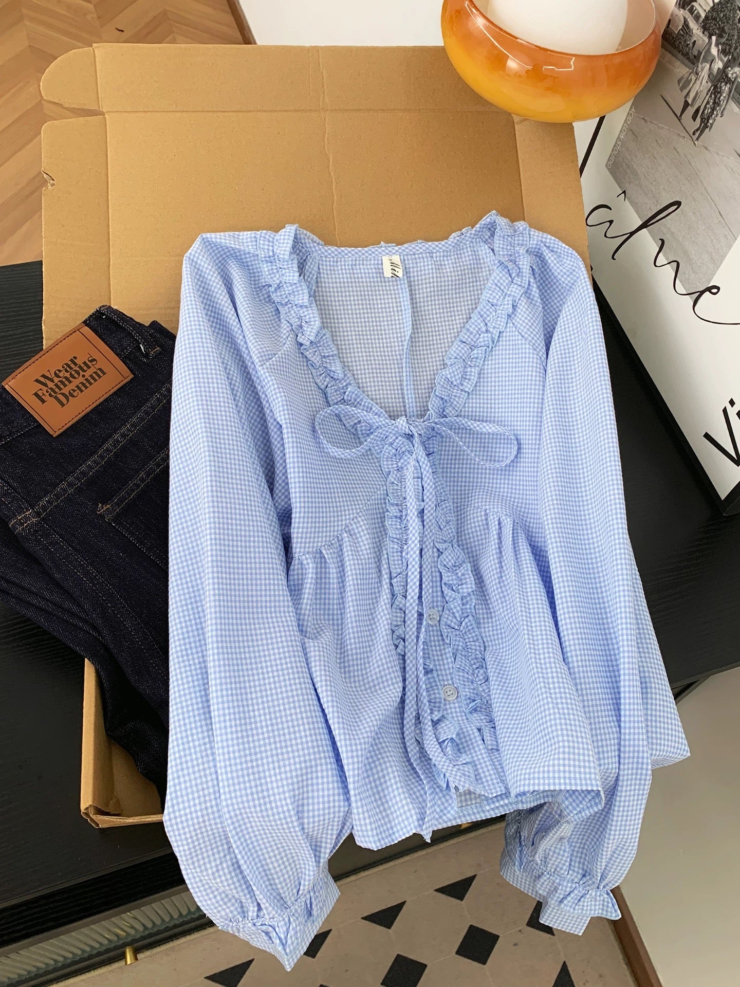Jade Closet flagship store recommendation: A sweet-style lace-trimmed, tie-waist long-sleeved blouse for women, perfect for spring and autumn.
