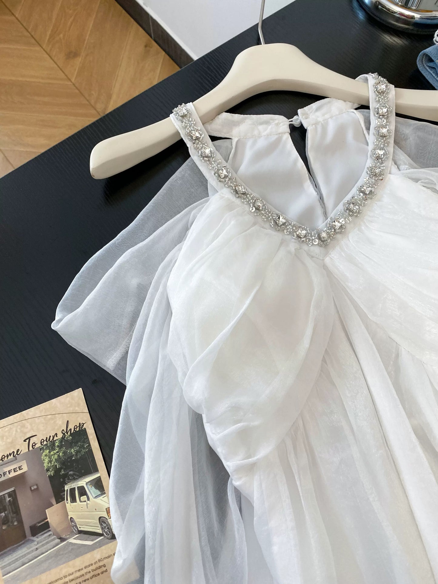 Jade Closet flagship store recommendation: A sweet and stylish rhinestone-embellished blouse for women, perfect for summer.
