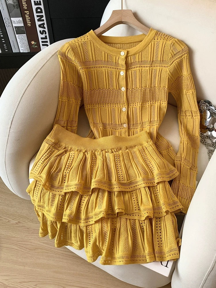 Jade Closet flagship store recommendation: Medela sweet and spicy hollow-out knit short skirt and long-sleeved cardigan two-piece set.