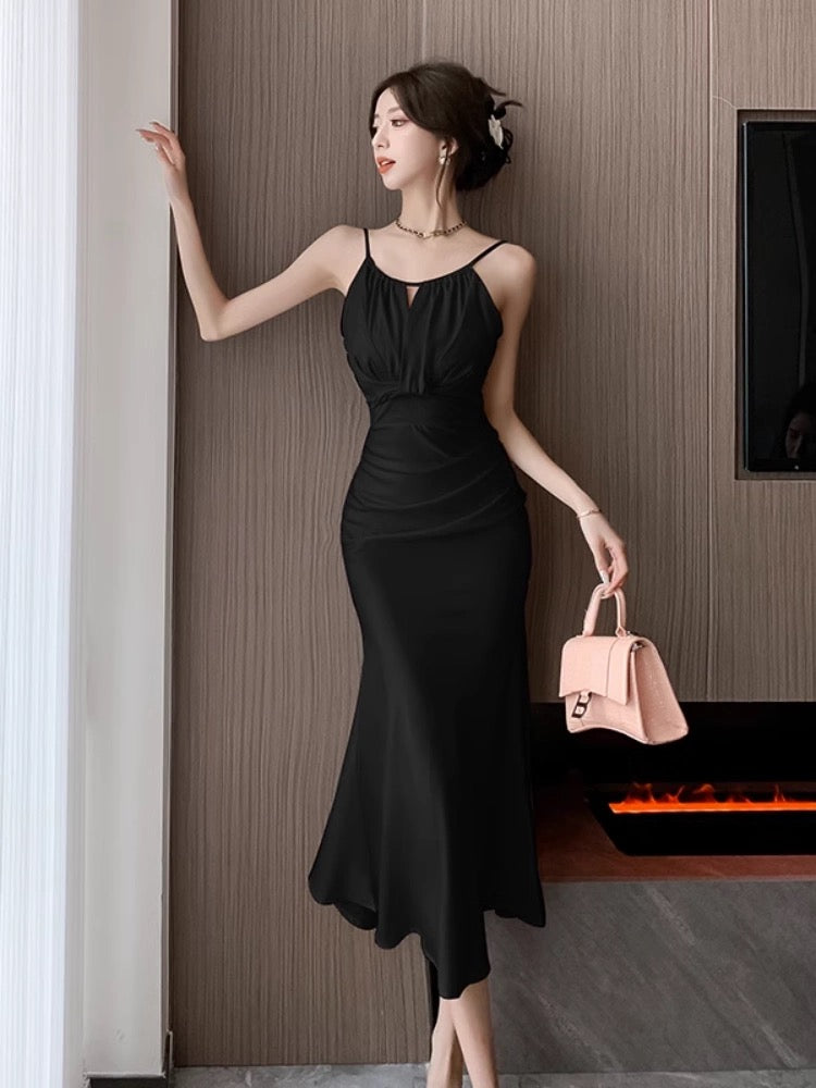 White fishtail hip-wrapped halter neck suspender dress for women in summer with waist-tightening temperament, super fairy lady, high-end long skirt