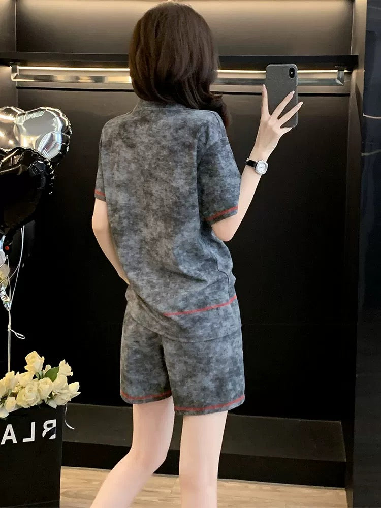 Gray floral print short-sleeved sports suit for women summer 2025 age-reducing stylish casual fashion shorts two-piece set slimming