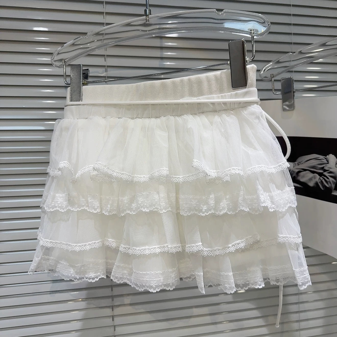 Popular online style, 2025 Autumn New French Sweet Camellia Lace Skirt with Tie-up Design, Cake Skirt, Midi Skirt
