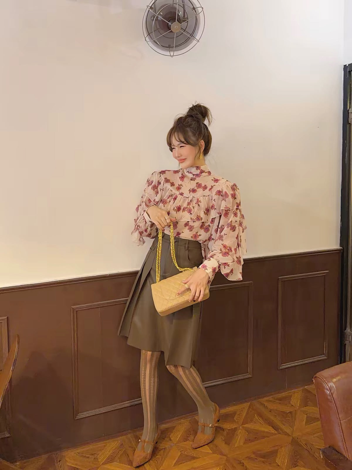 Zhiying Unnie" Floral Chiffon Flutter-Sleeve Blouse – New for Autumn 2026: A Loose, Slimming, and Youthful Casual Top