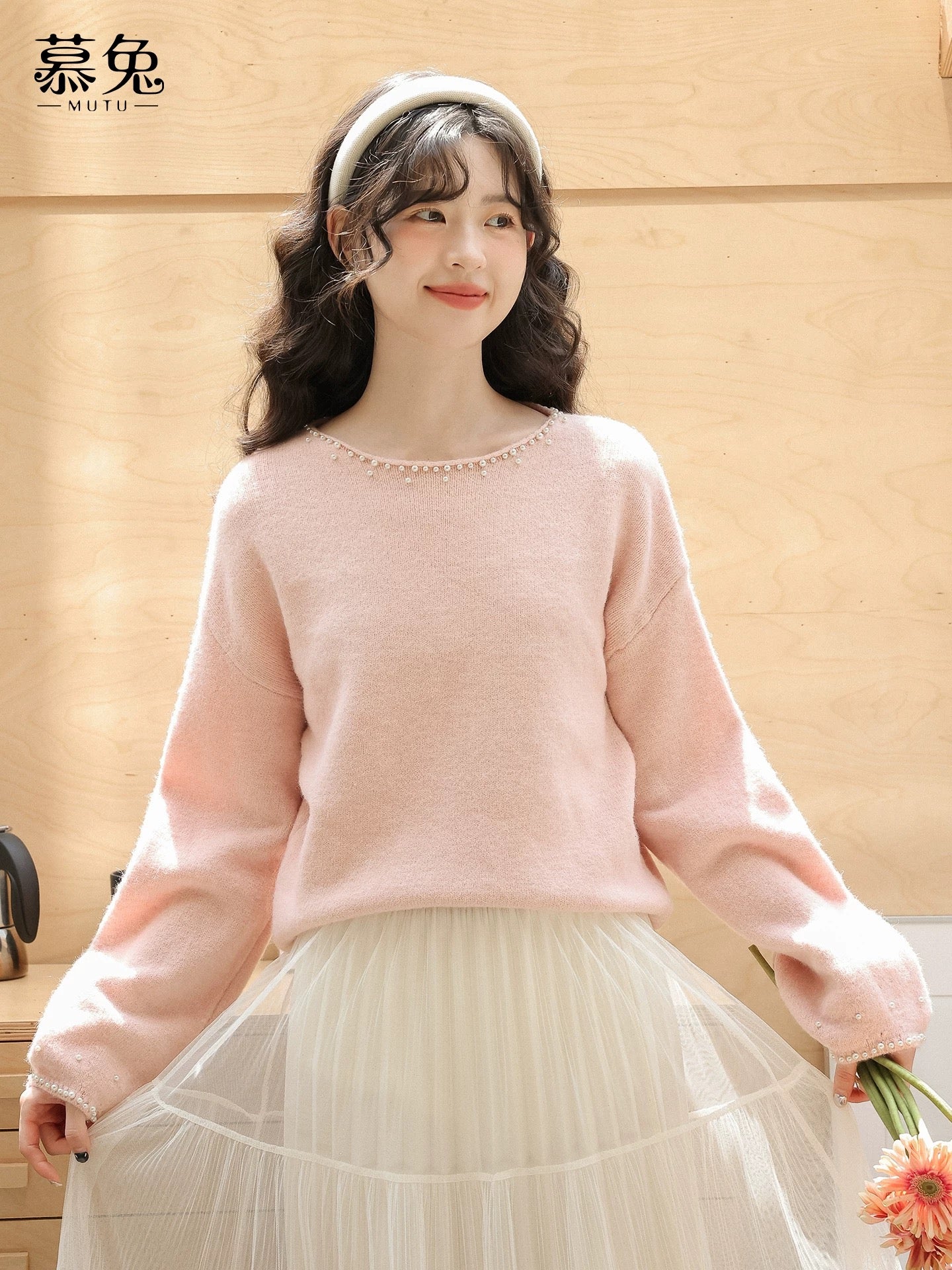 MuTu Sweet and Elegant Beaded Long-Sleeved Sweater for Women, 2025 Autumn New Style, Gentle Pink Loose Knit Top