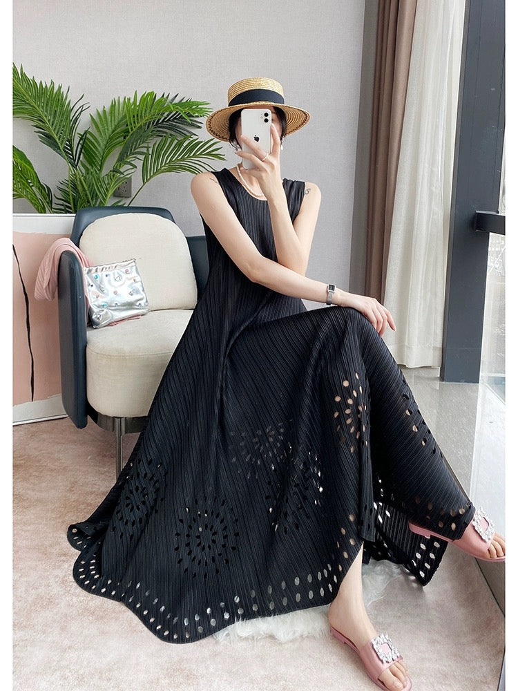 Miyake style pleated dress, high-end French romantic resort style long skirt, sleeveless vest dress, new summer style