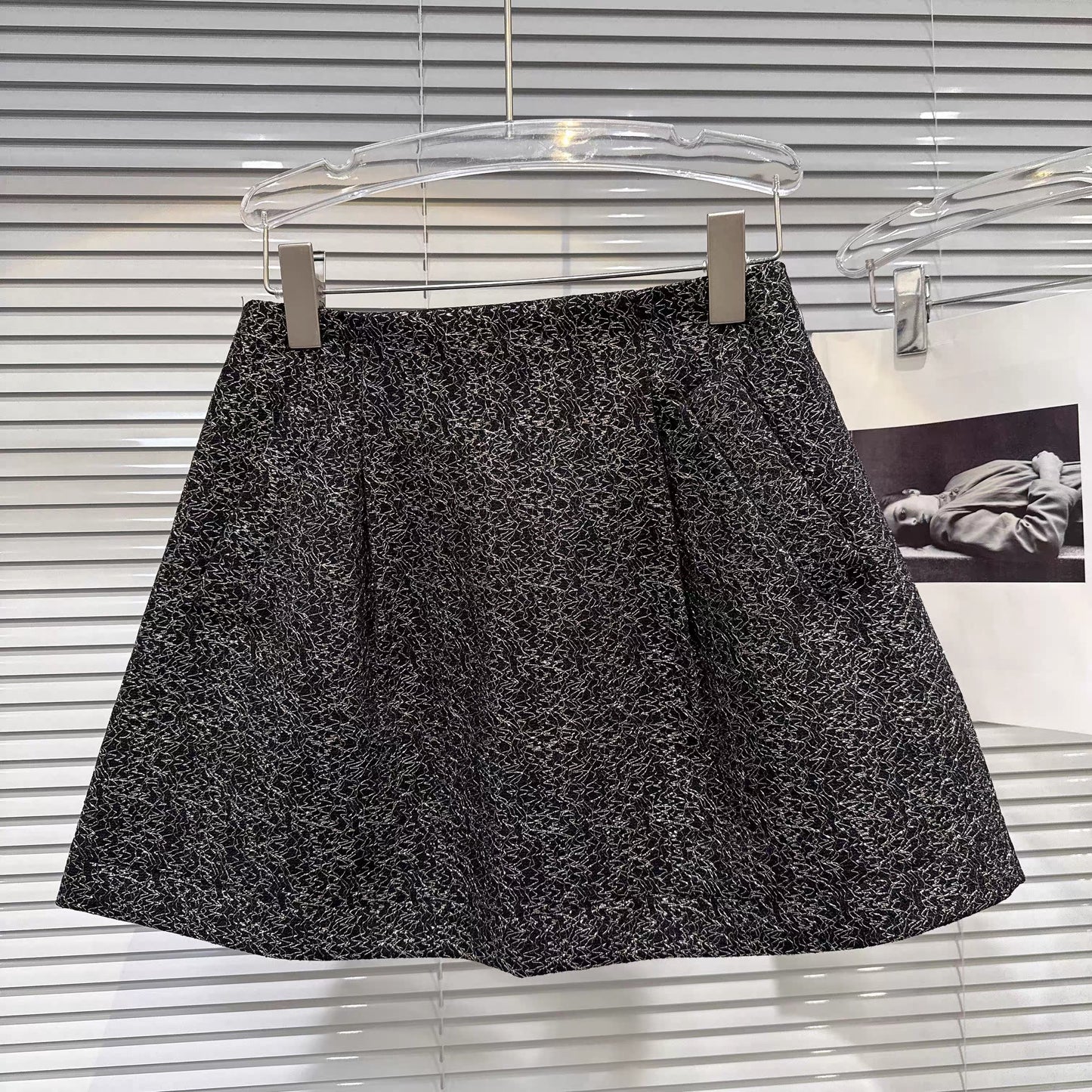 Popular online style, 2025 Autumn New Arrival, Elegant and Sophisticated Gold Jacquard Fabric Side Pocket Umbrella Skirt, Mini Skirt