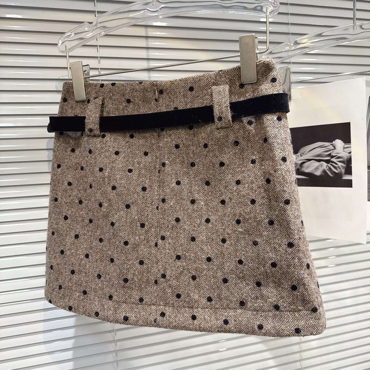 Popular online style, 2025 winter new arrival, Chanel-inspired polka dot wool mini skirt, suede waist bag and belt, A-line skirt.