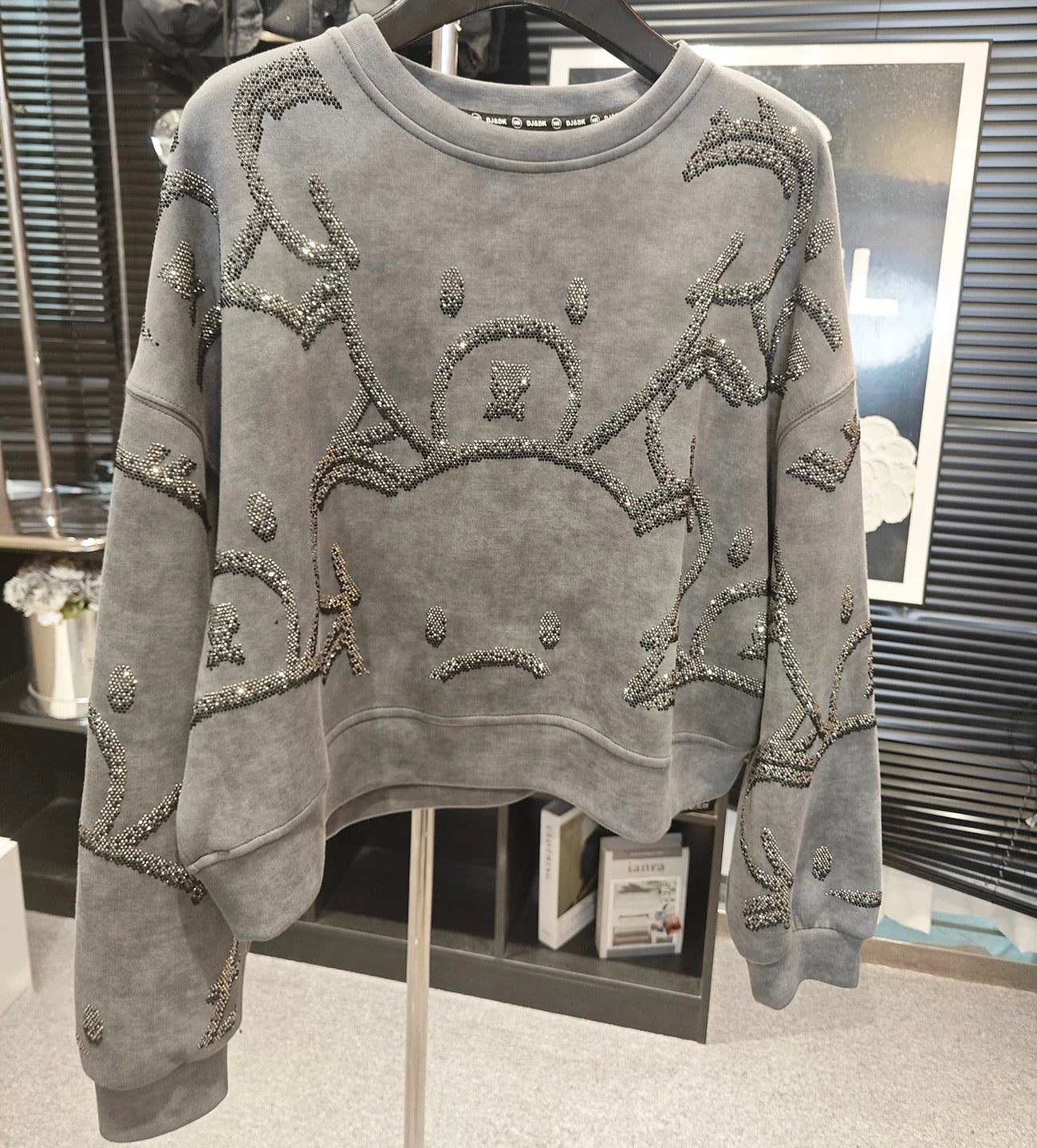 2024 new autumn European heavy industry hot diamond bear short sweatshirt women's loose slimming full diamond lazy style top