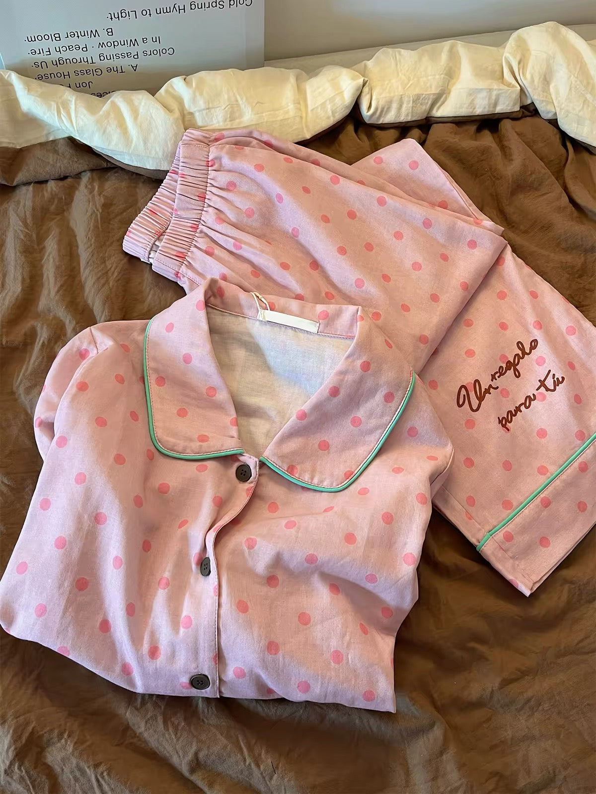 Women's Korean-style pink polka-dot long-sleeved pajama set—suitable for lounging or casual outings—featuring long pants; new for Autumn 2026.