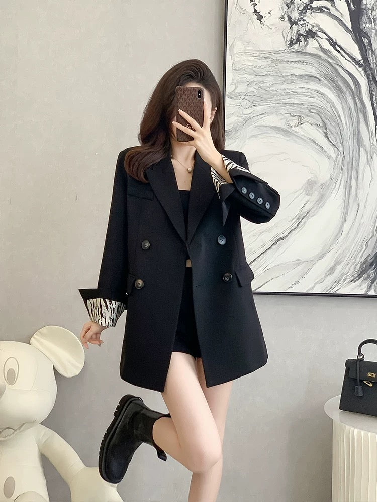 Korean-style casual blazer for women, with a unique design, strong presence, and a high-end feel that will turn heads.
