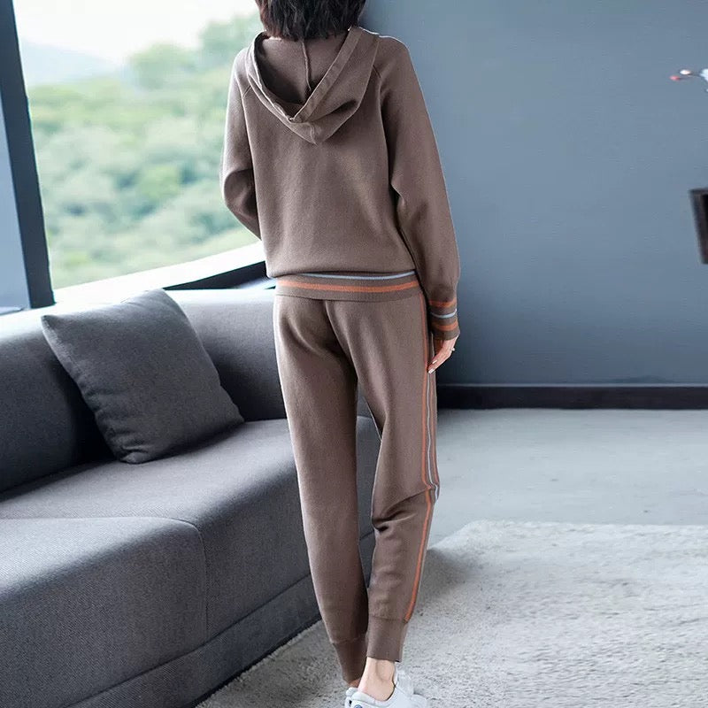 Mom casual sweatshirt suit for women in autumn, loose and slim, middle-aged and elderly women's hooded sportswear two-piece suit