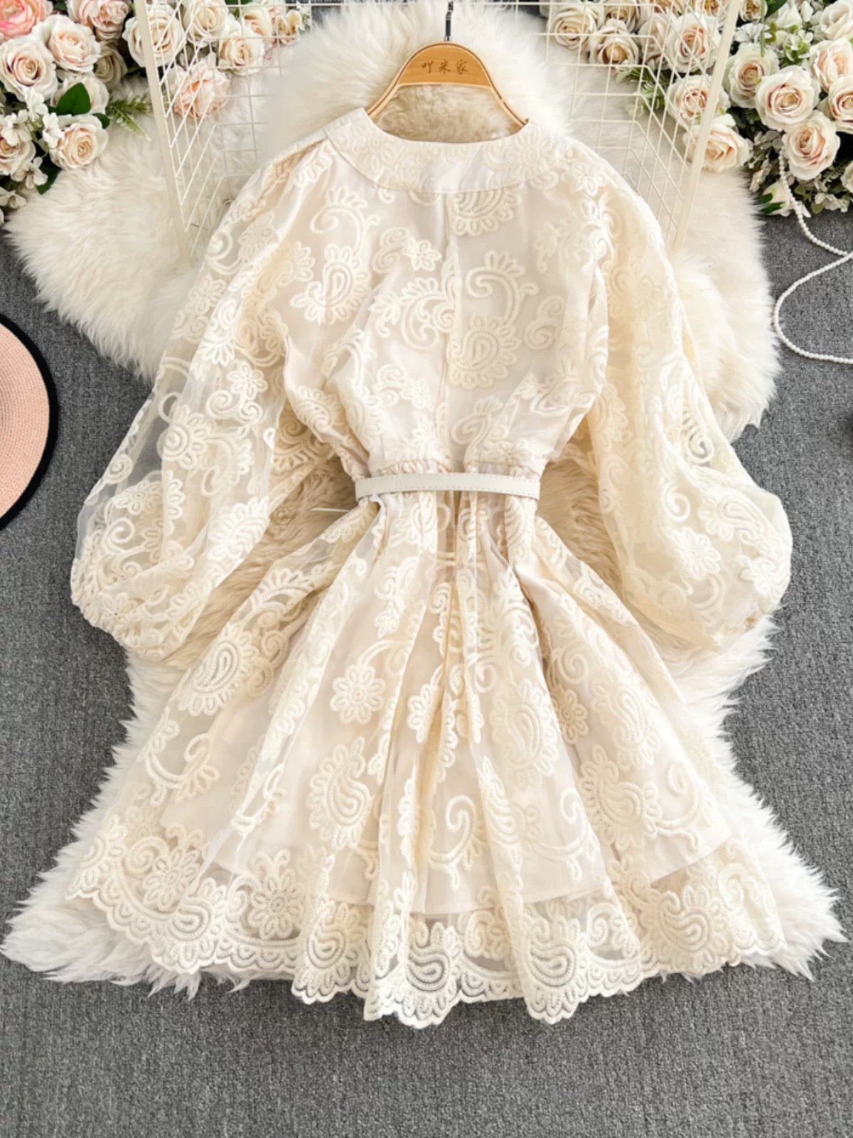 French sweet court style V-neck lantern sleeve heavy embroidery waist-cinching slimming single-breasted A-line elegant dress