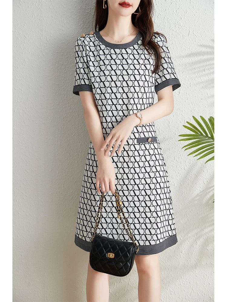 Xiaoxiangfeng printed short-sleeved dress for women summer 2024 new French fashion temperament waist slimming a-line skirt