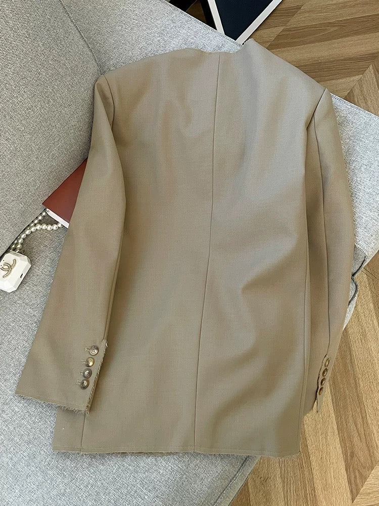 Women's khaki blazer with 2025 autumn new style, featuring high-end lace trim and single-breasted design.