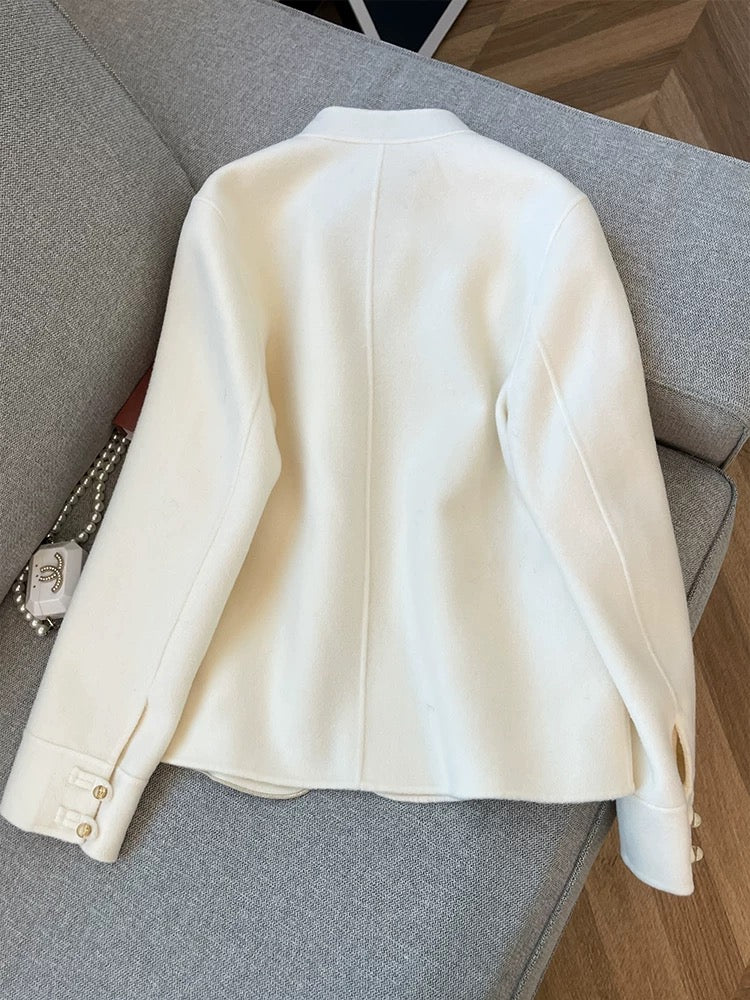 New Chinese style sweet and elegant embroidered wool short coat for women, 2025 winter, thickened, high-end fashion, Chinese knot button wool top.