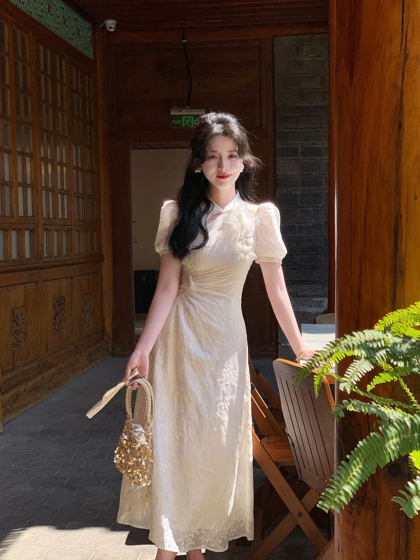 Send a letter "Hua Xiangrong" hand-embroidered three-dimensional flower improved national style long cheongsam waist dress