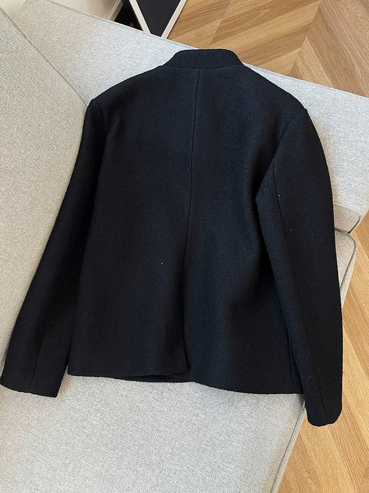 2025 Winter New Style Black New Chinese Style High-End Embroidered Daisy Button Coat Retro Simple Elegant Short Jacket