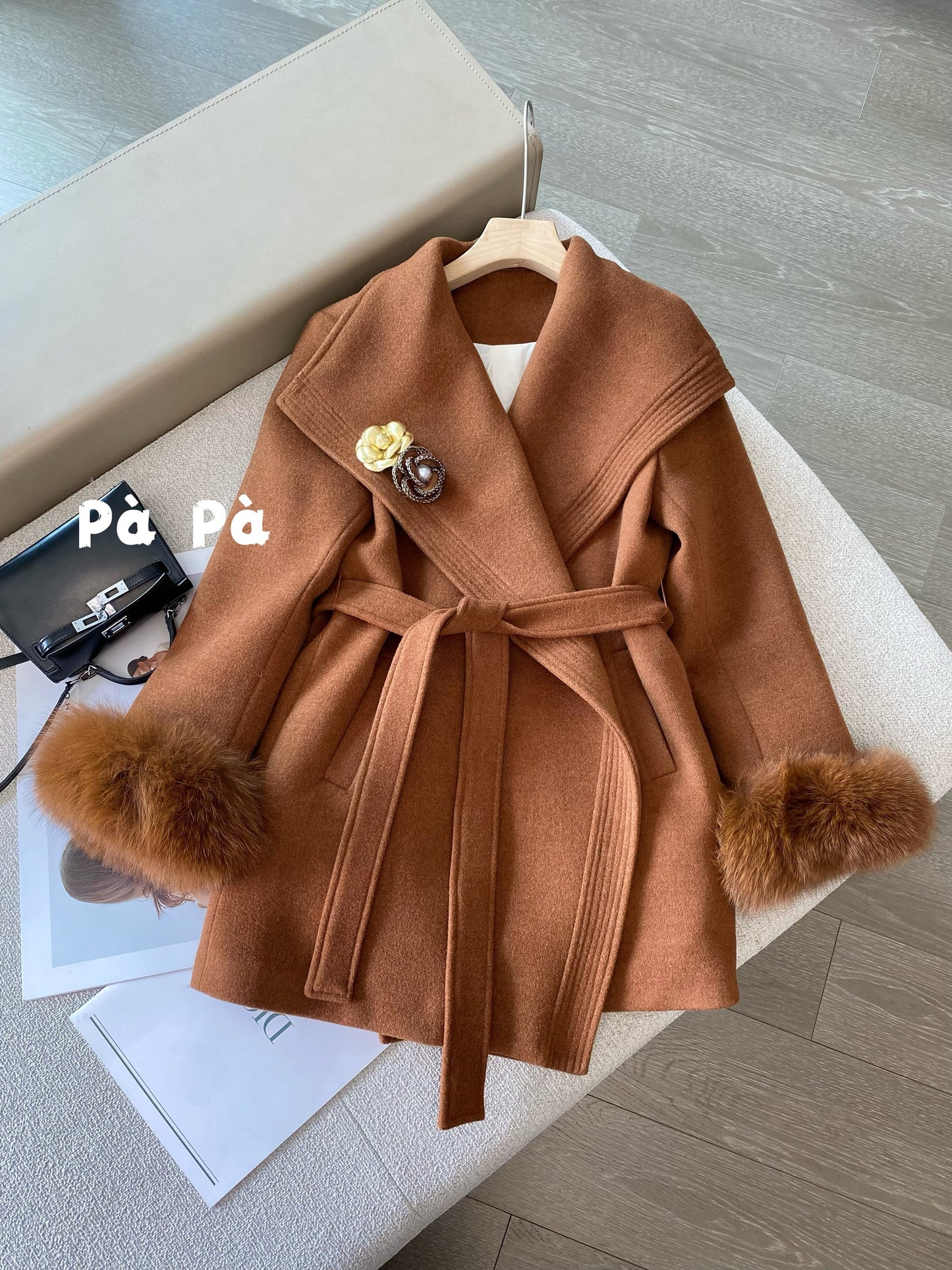 High-end, elegant white down-filled coat for women, winter style, fox fur cuffs, tie-waist, woolen overcoat