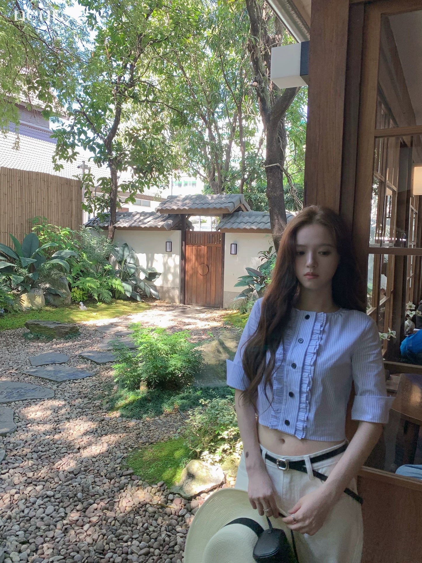 neurcz Short-sleeved striped shirt for women, spring style, with ruffled trim and a sweet round neck.