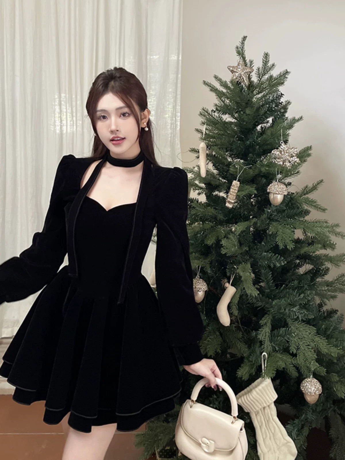GirlsAt18 French black velvet dress for women autumn and winter high-e Lee Nhi Boutique GirlsAt18 French black velvet dress for women autumn and winter high-e Lee Nhi Boutique