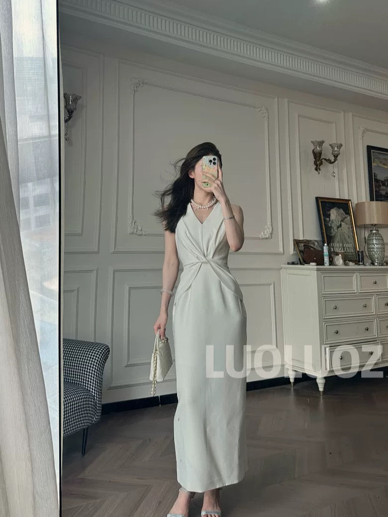 LUOLUOZ 【Slender Waistline】Sophisticated and Elegant Sleeveless Long Dress with Exquisite Pleated Design CC110