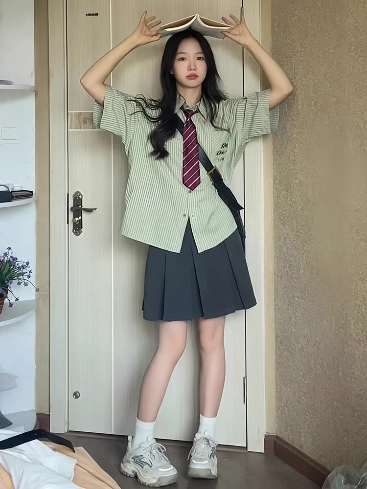 A complete set of ootd outfit green jk uniform pleated skirt 2025 super hot dress two-piece suit female summer