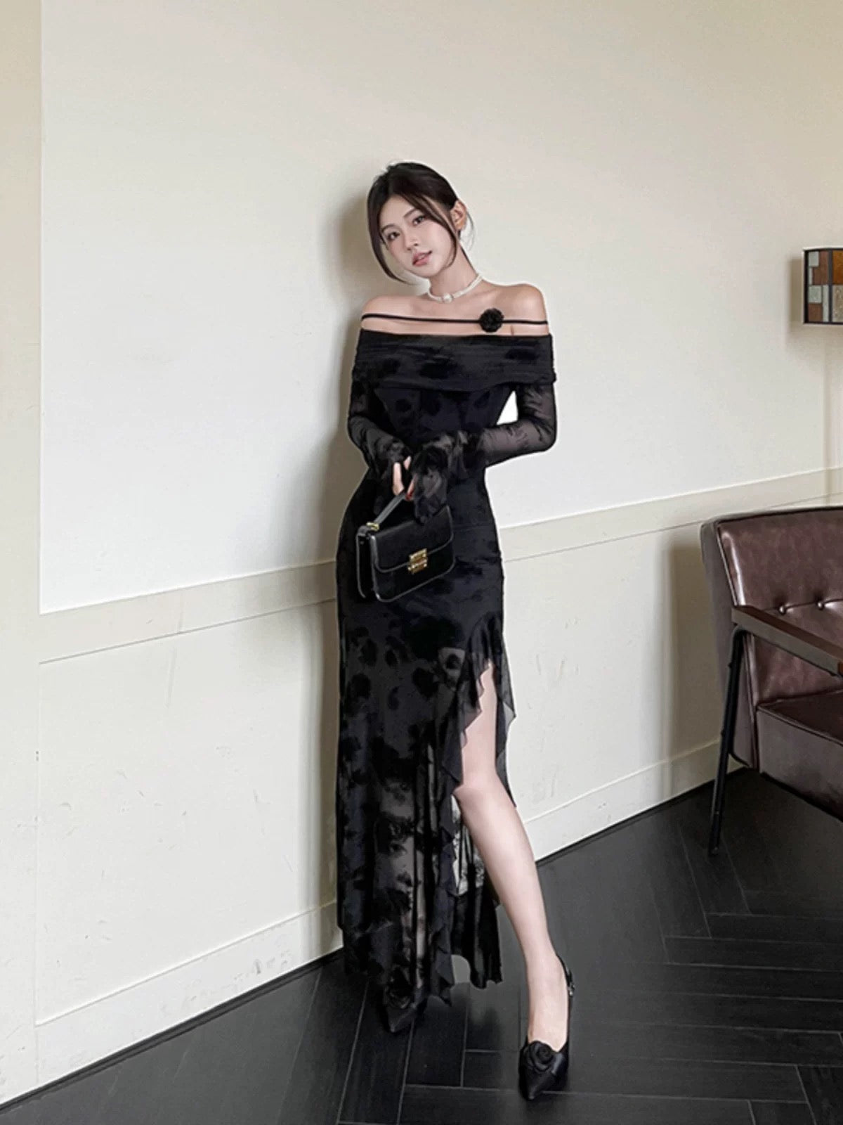 instunning French black one-shoulder mesh long-sleeved dress for women early autumn irregular slit long skirt