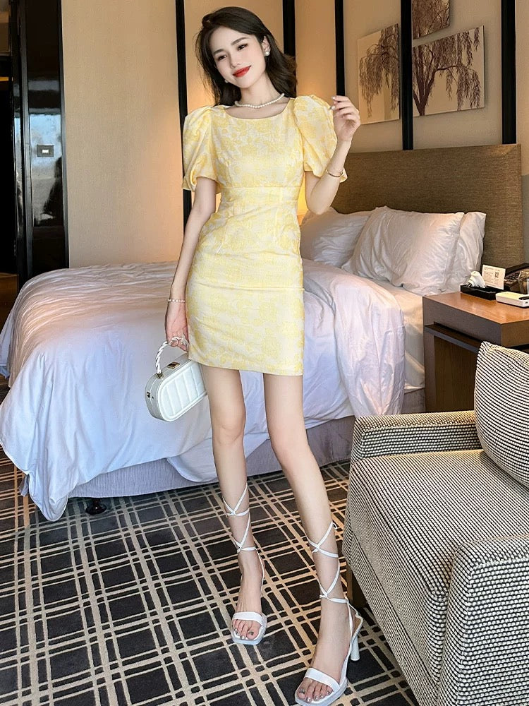European station yellow dress for women in summer with puff sleeves for small people, showing high texture, advanced slimming temperament and hip-hugging skirt