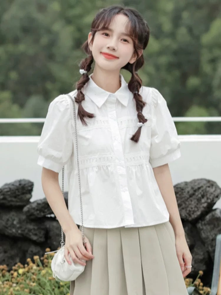 Small fresh white short-sleeved French shirt for women in summer 2025 new design niche college style chic tops