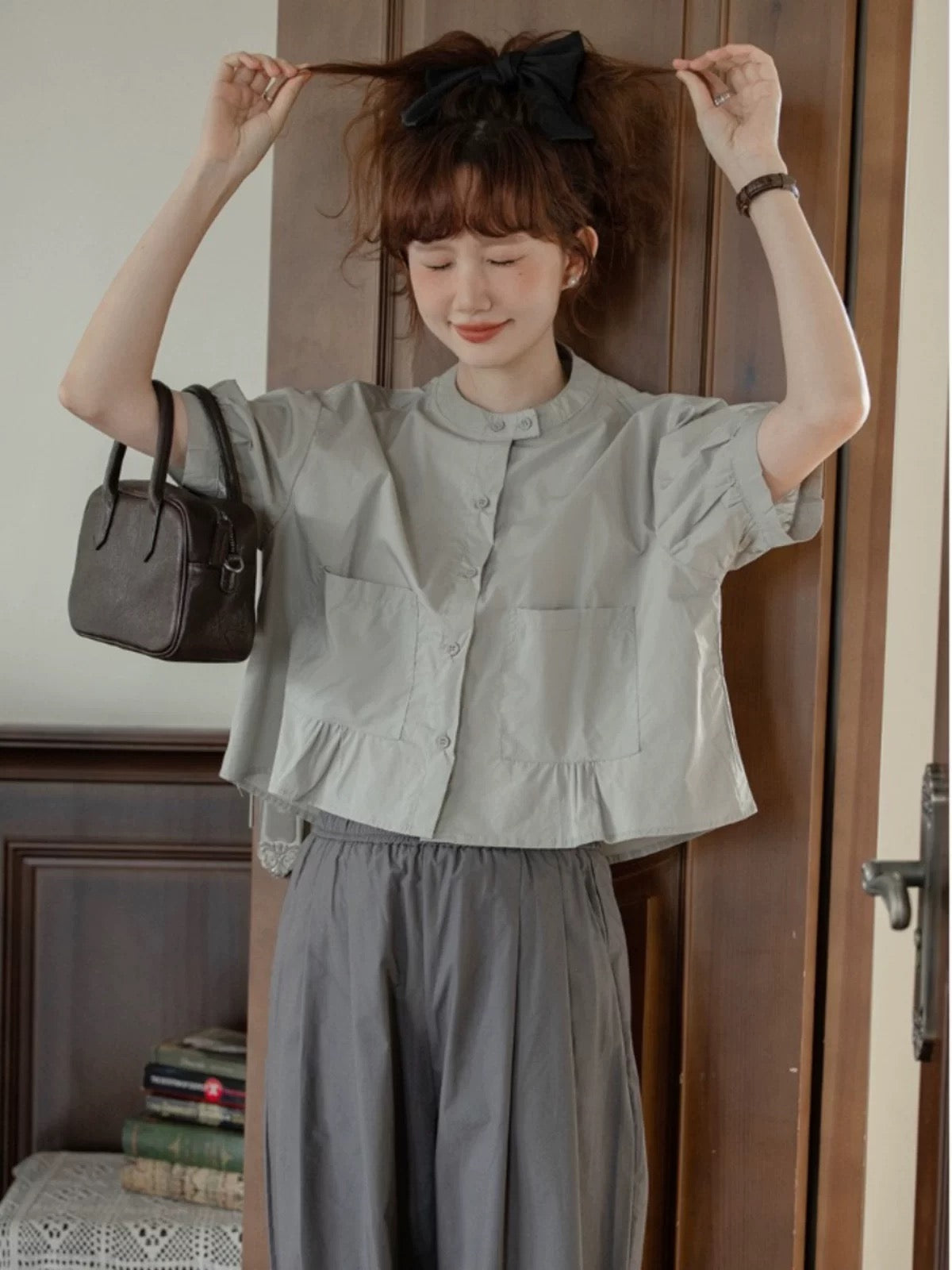 Japanese retro petite round neck short-sleeved shirt female 2025 summer new design bubble sleeve chic top