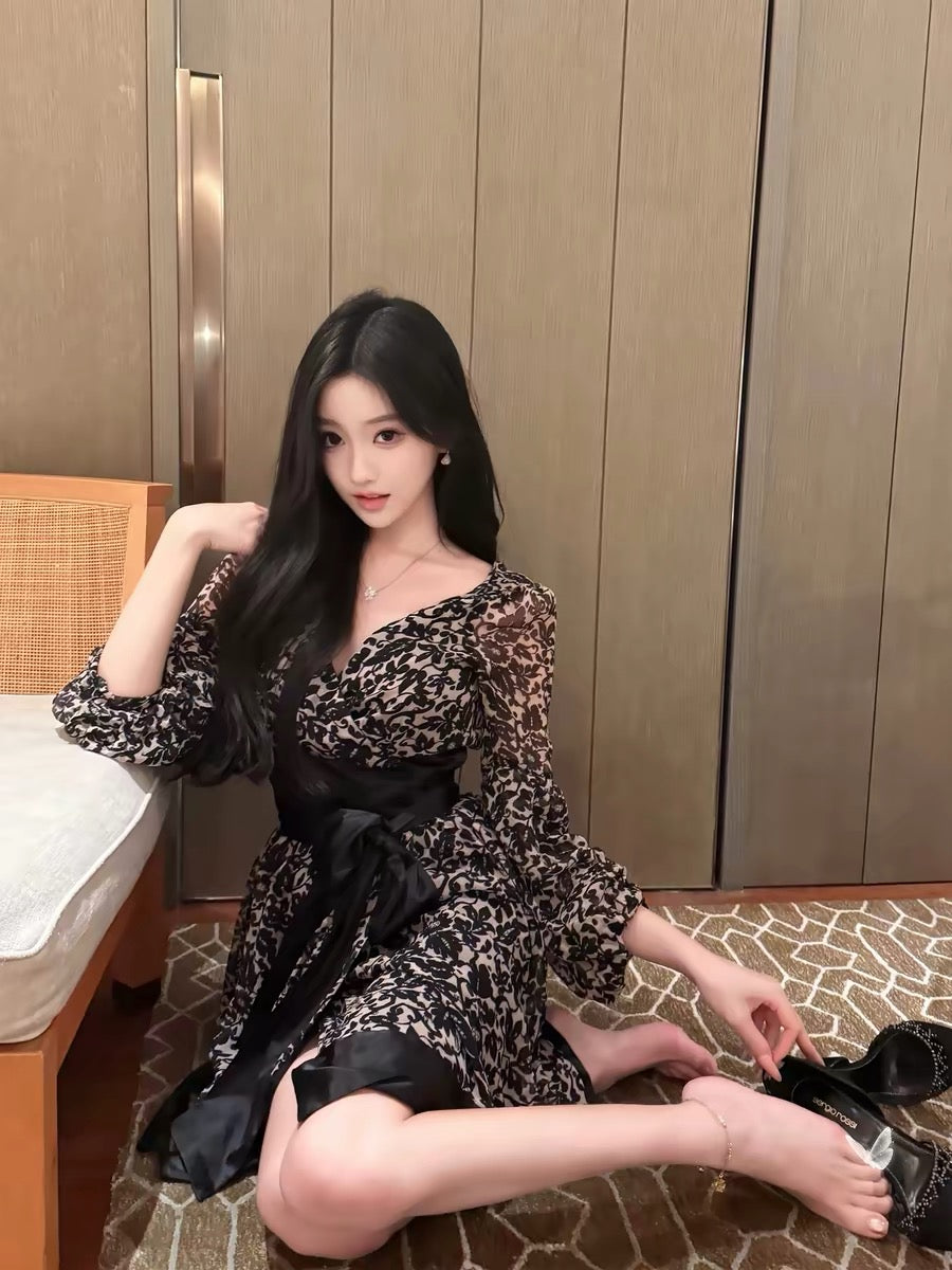 Ye Jia Nailah - High-end Elegance Lantern Long-sleeved Sun Protection One-piece Waist-cinching Tie-waist Women's Dress