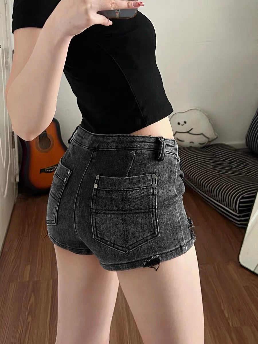 Black studded denim shorts for women, American retro low-waisted hot girl style, trendy and cool, high-end fold-over straight leg hot pants