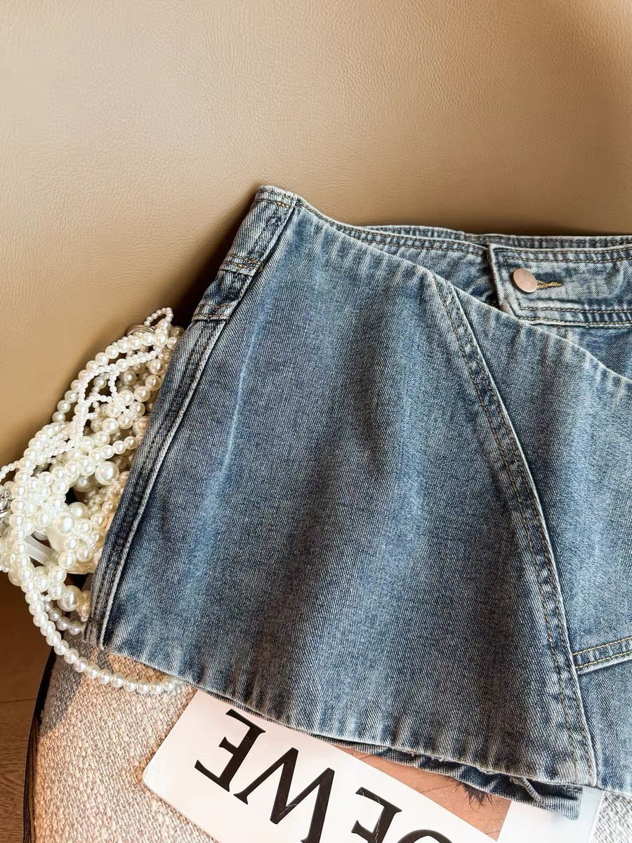 Korean style blue low-waisted denim shorts skirt, women's 2026 summer new style, button design, A-line slimming skirt.