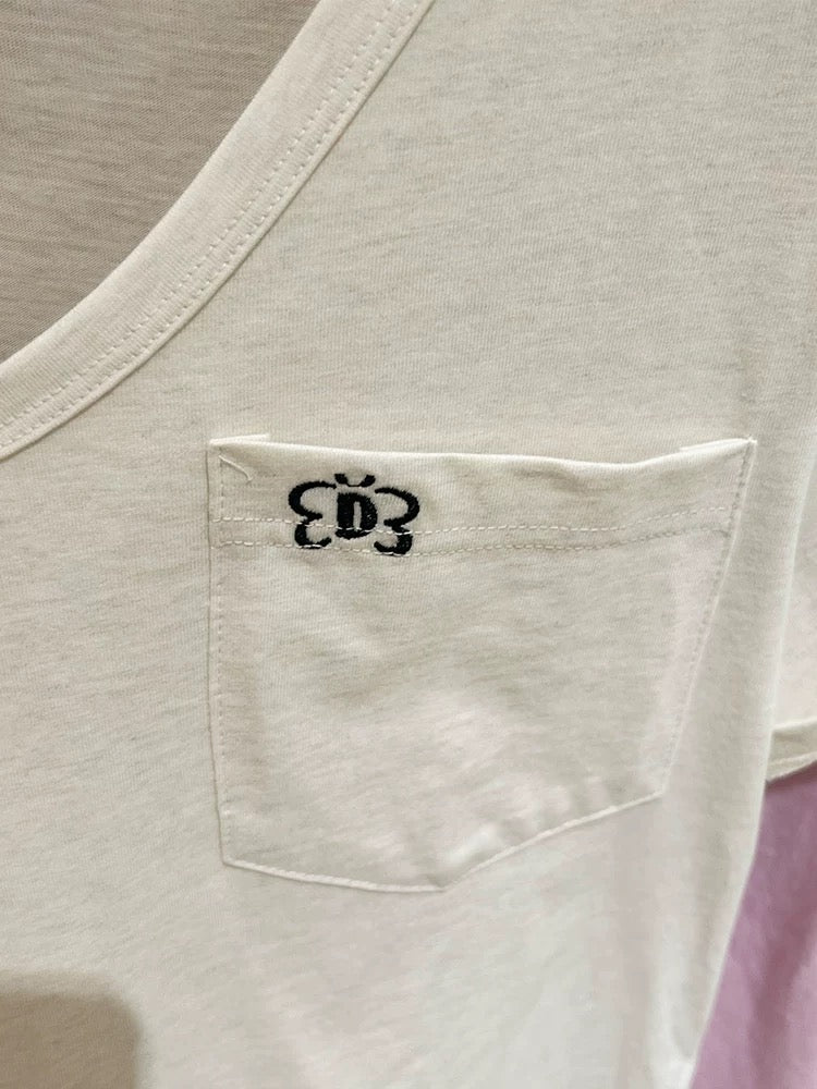Apricot embroidered V-neck right shoulder short-sleeved T-shirt for women loose and slim 2024 new summer niche unique top