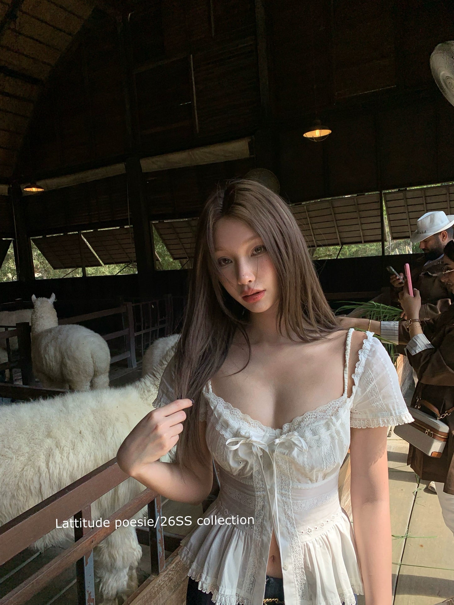 Lattitude/Yang Xiaolu all white short-sleeved shirt with girlish hollowed-out lace trim