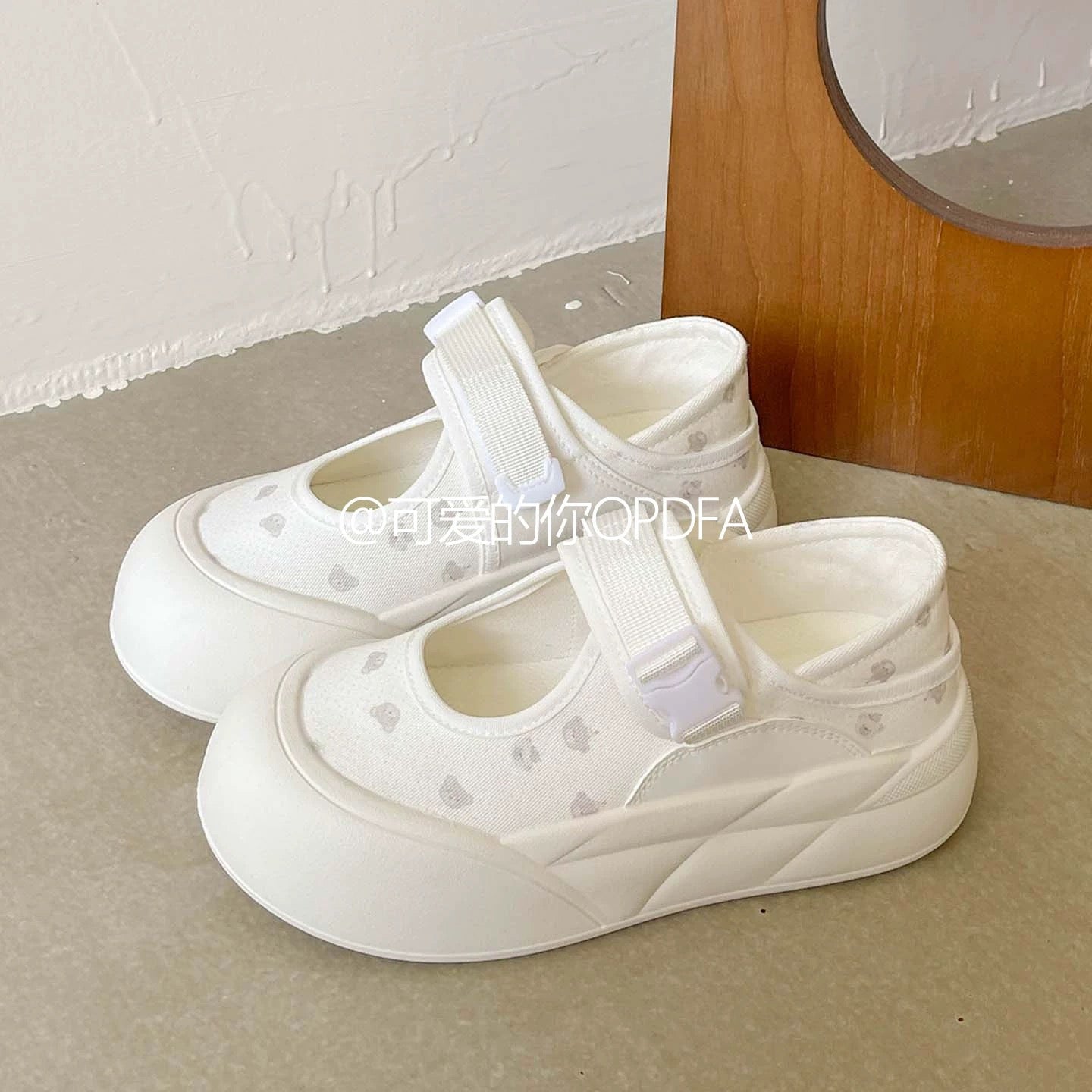 Cute Women's Sports Sandals Casual Shoes 2026 New Style Hot Selling White Sneakers Skate Shoes Versatile Niche Style
