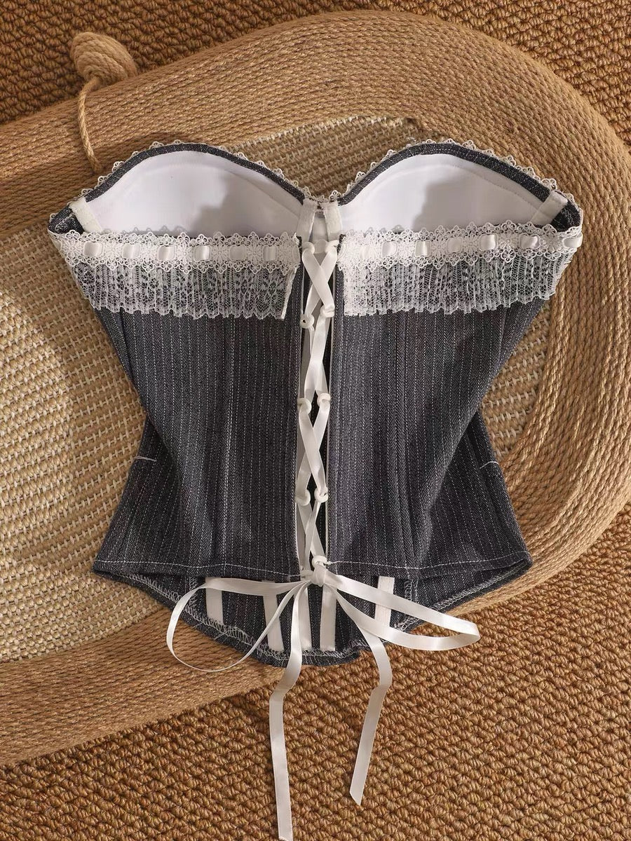 Striped lace strapless bra with padded bra, a unique design, short sleeveless top for women, perfect for wearing as outerwear.