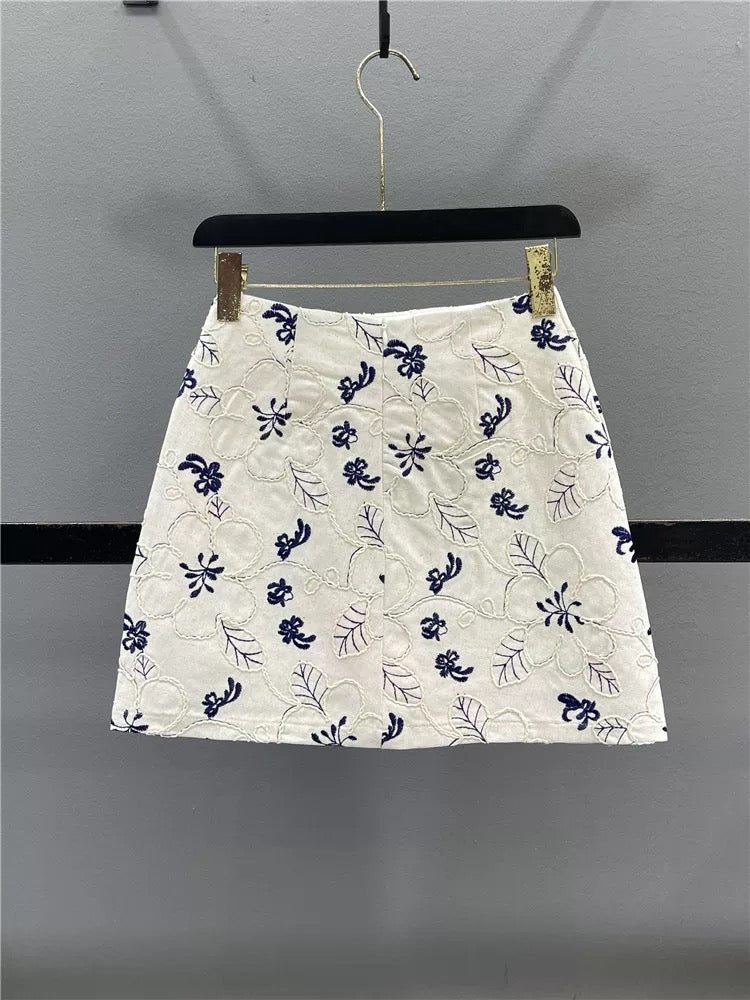 French retro embroidered jacquard skirt for women 2025 summer temperament high waist slimming all-match A-line hip skirt