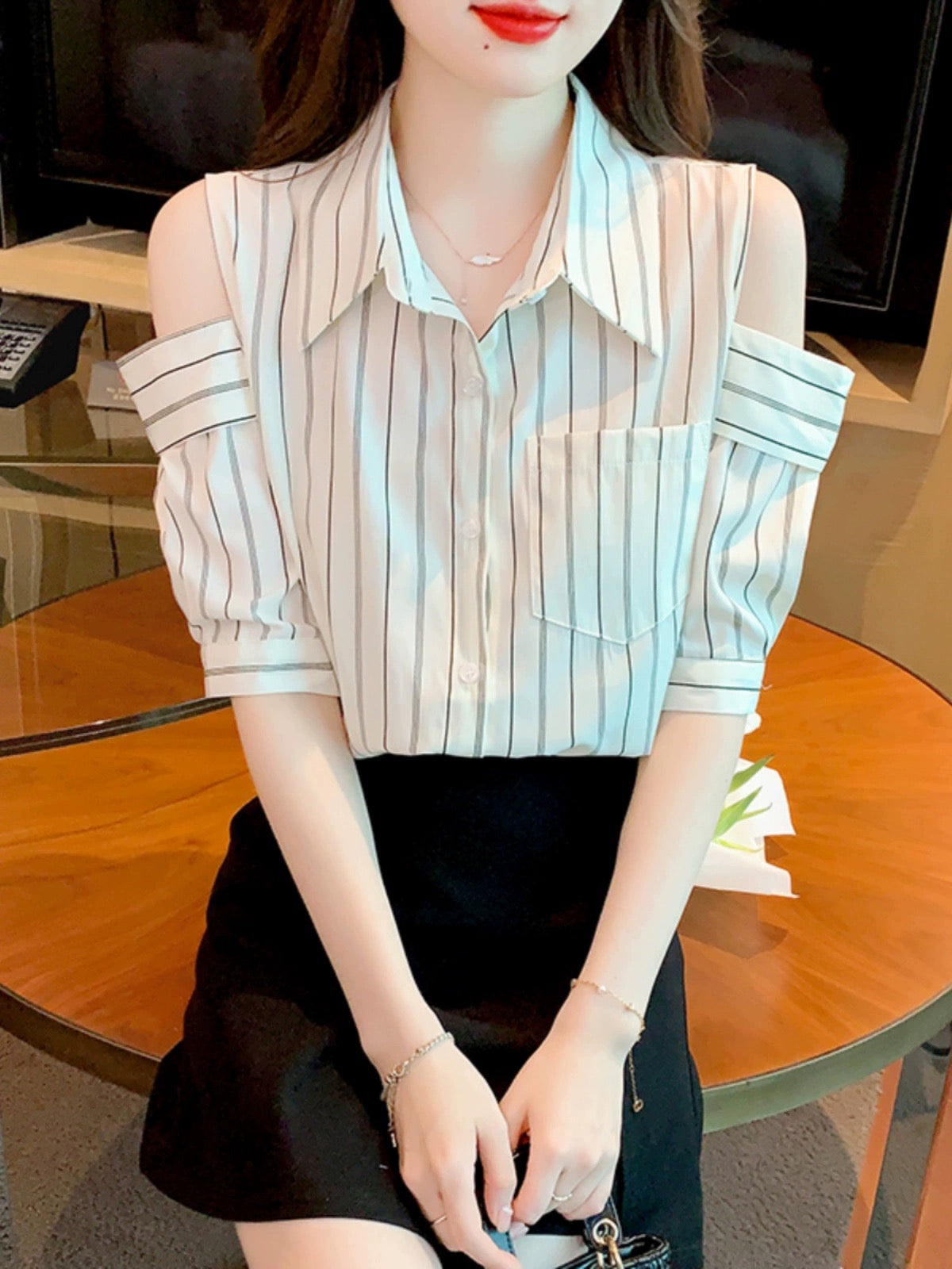 French fashion temperament striped off-shoulder shirt women's short-sleeved versatile slimming age-reducing shirt popular chic top