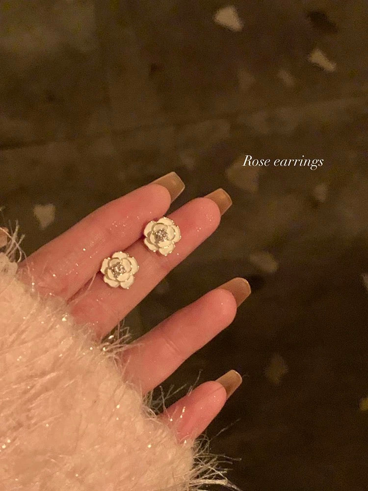 Early spring camellia earrings for women light luxury niche design high-end earrings for women mosquito coil ear clips unique earrings